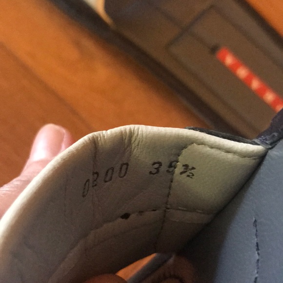 Prada slides - Picture 3 of 4